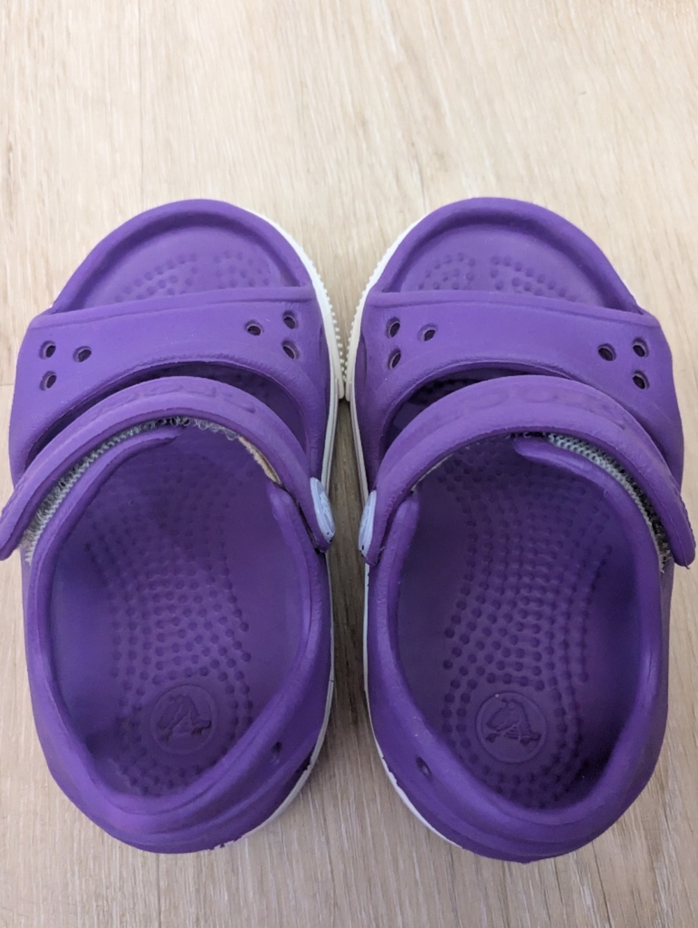 🐊 CROCS Girl's Purple Strap Sandals w/ White Sole & Velcro Closure; C4 or 4T - Picture 5 of 10